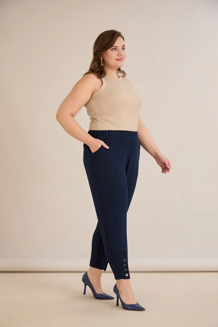 Elastične ženske hlače s gumbima u tamno plavoj boji