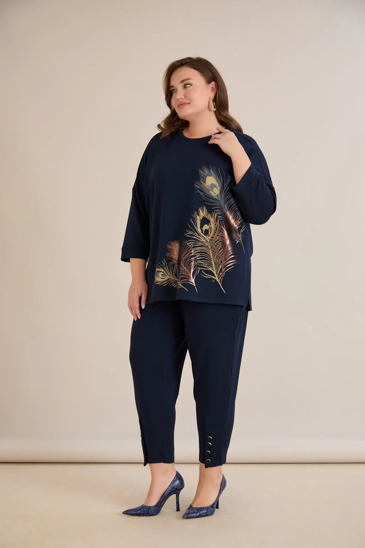 Elastične ženske hlače s gumbima u tamno plavoj boji