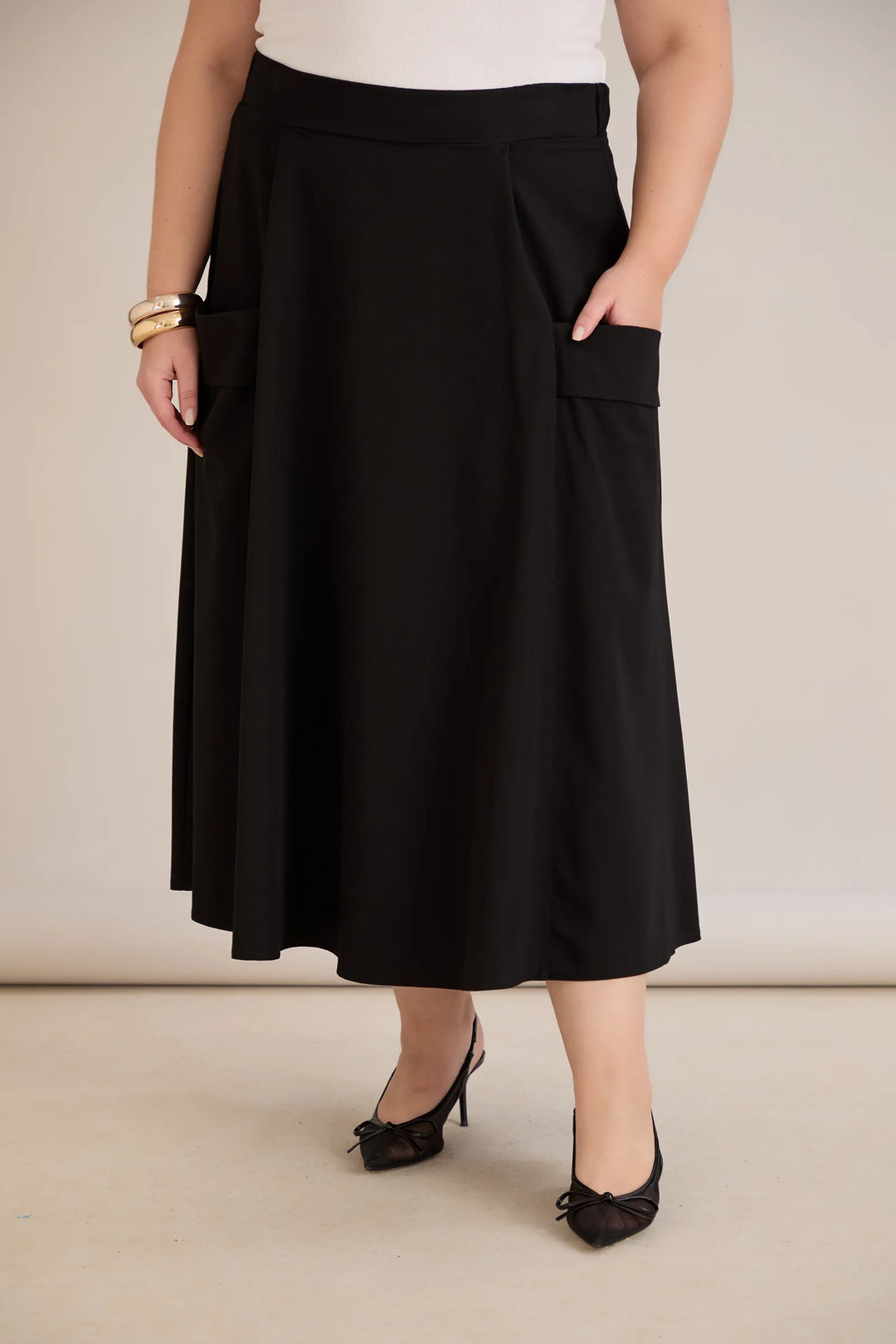 Sportsko-elegantna midi suknja s džepovima