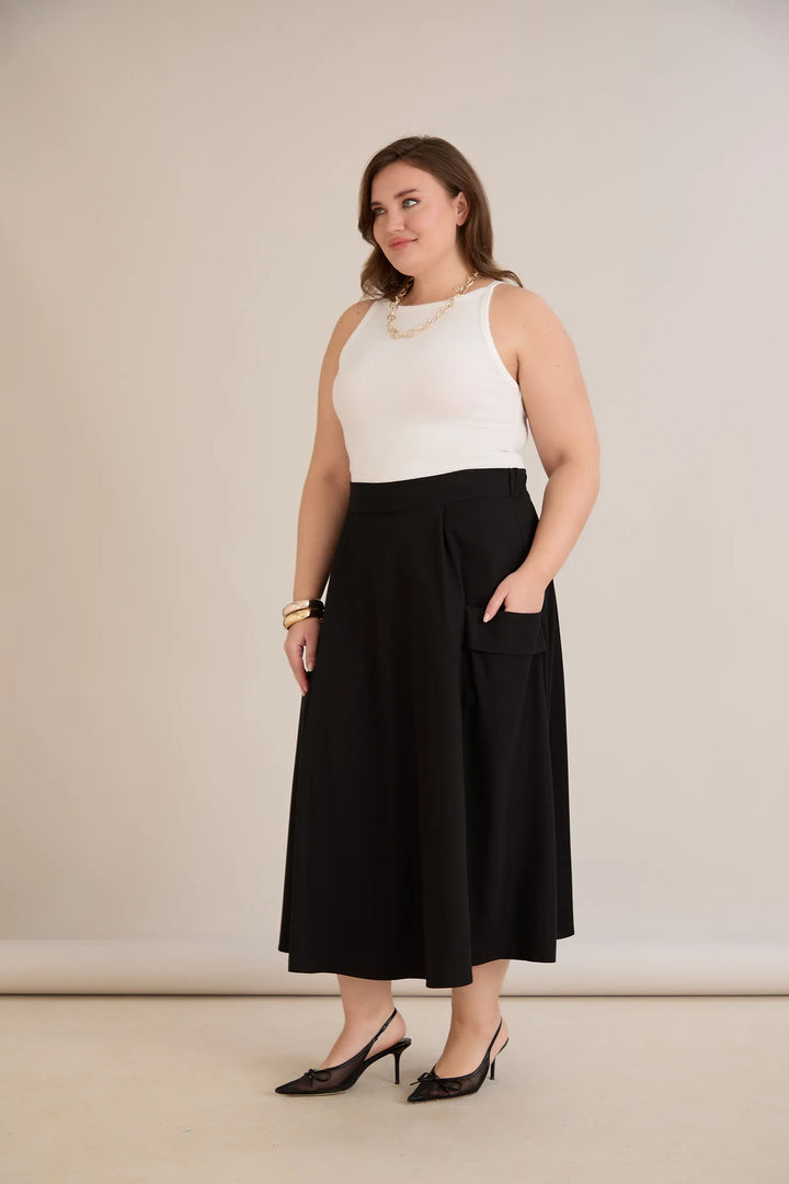 Sportsko-elegantna midi suknja s džepovima