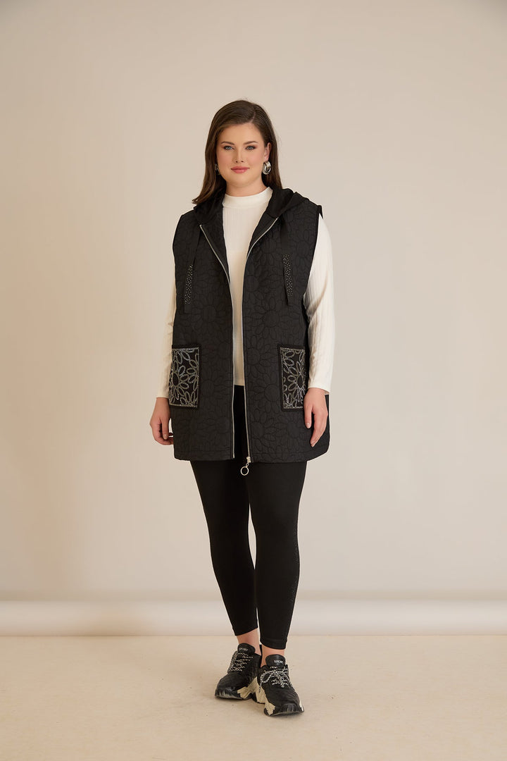 Prsluk s kapuljačom i kamenčićima od reljefnog materijala