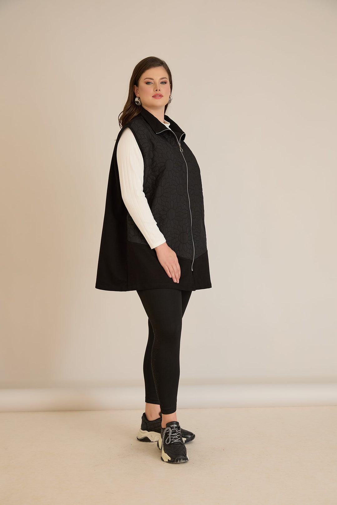 Ženski pleteni prsluk s aplikacijom zvijezde