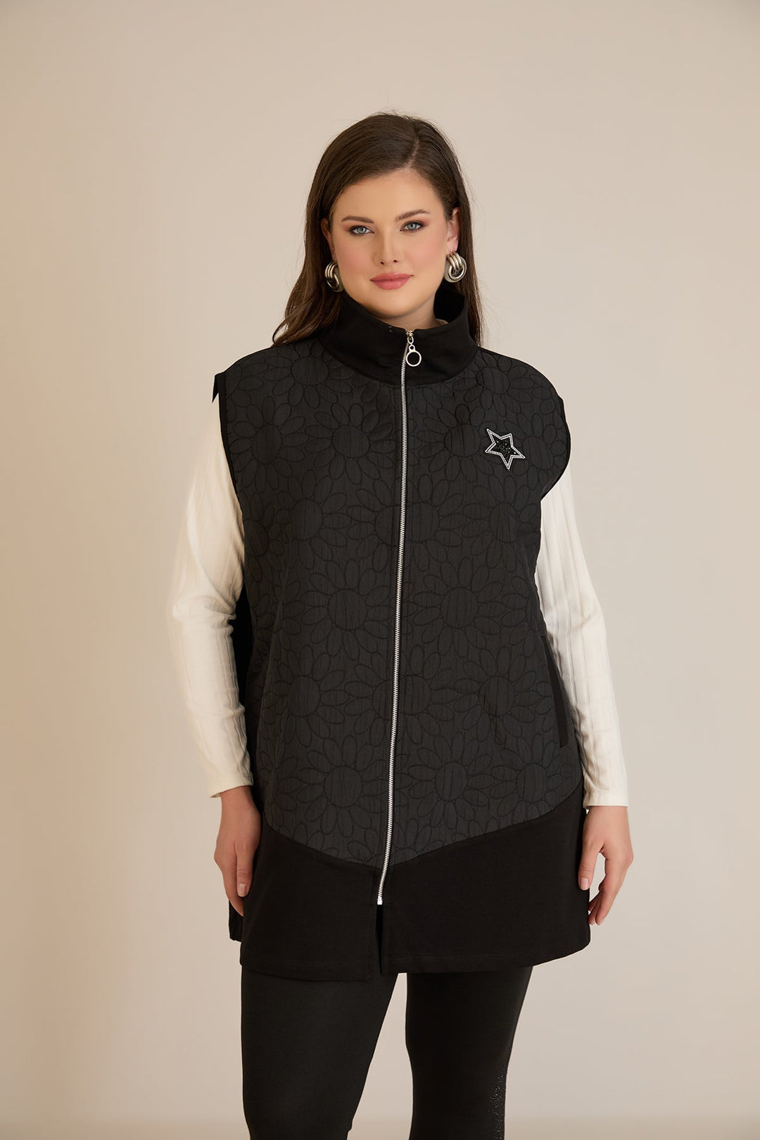 Ženski pleteni prsluk s aplikacijom zvijezde