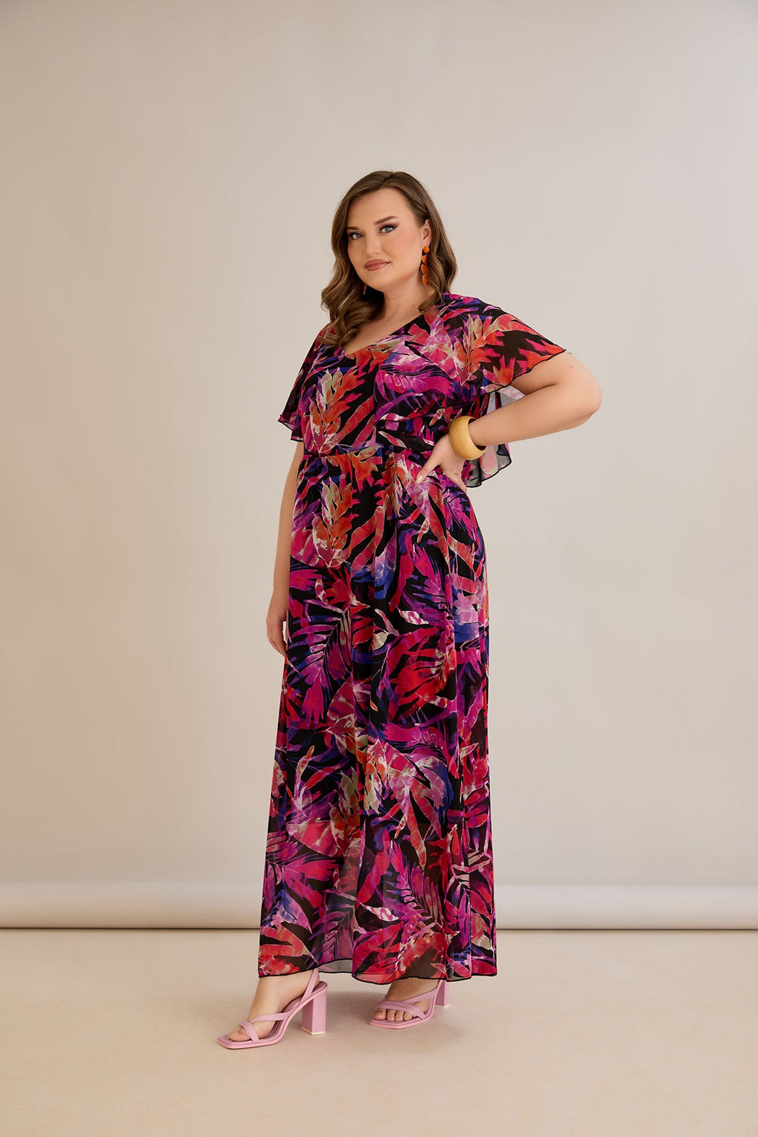 Lagana duga haljina s elastičnom podstavom i jarkim bojama