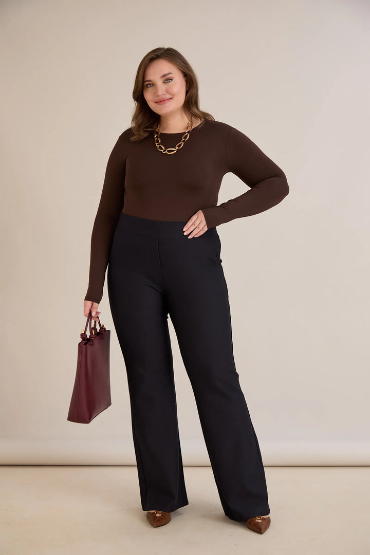 Hlače zvonolikog kroja s efektom oblikovanja