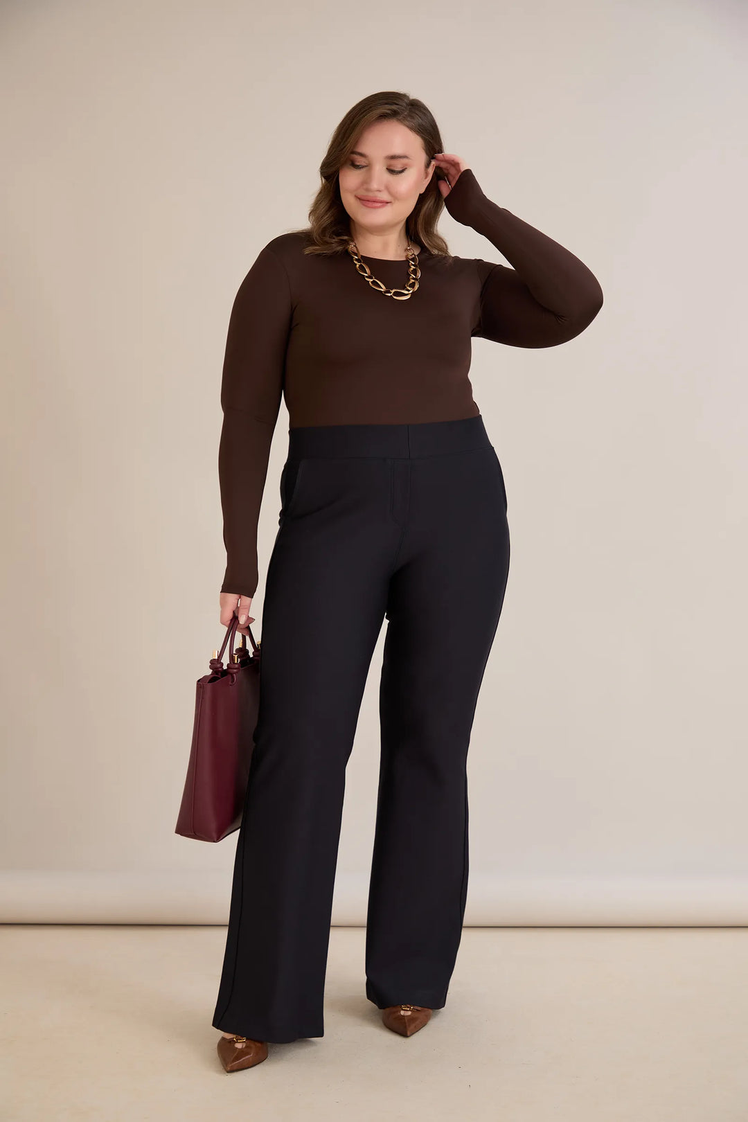 Hlače zvonolikog kroja s efektom oblikovanja