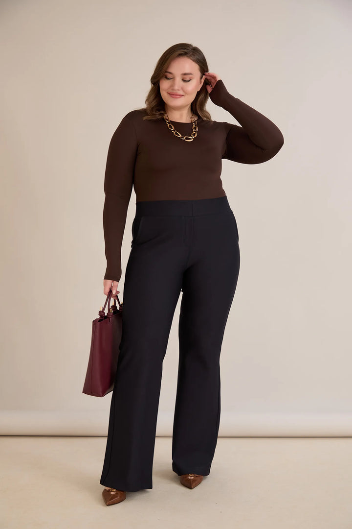 Hlače zvonolikog kroja s efektom oblikovanja