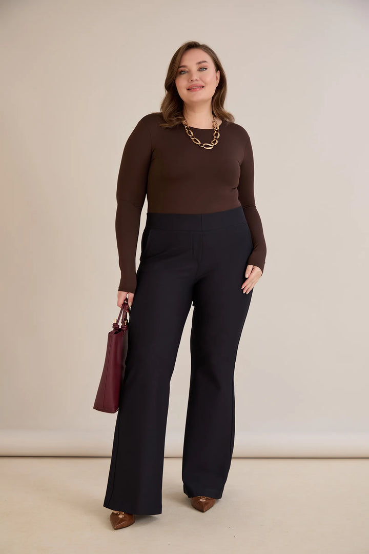 Hlače zvonolikog kroja s efektom oblikovanja