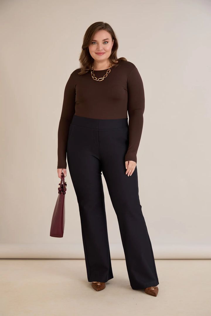 Hlače zvonolikog kroja s efektom oblikovanja