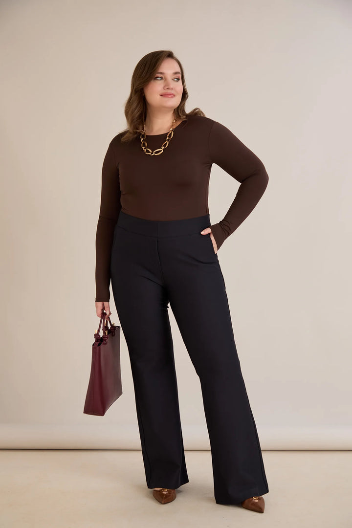 Hlače zvonolikog kroja s efektom oblikovanja