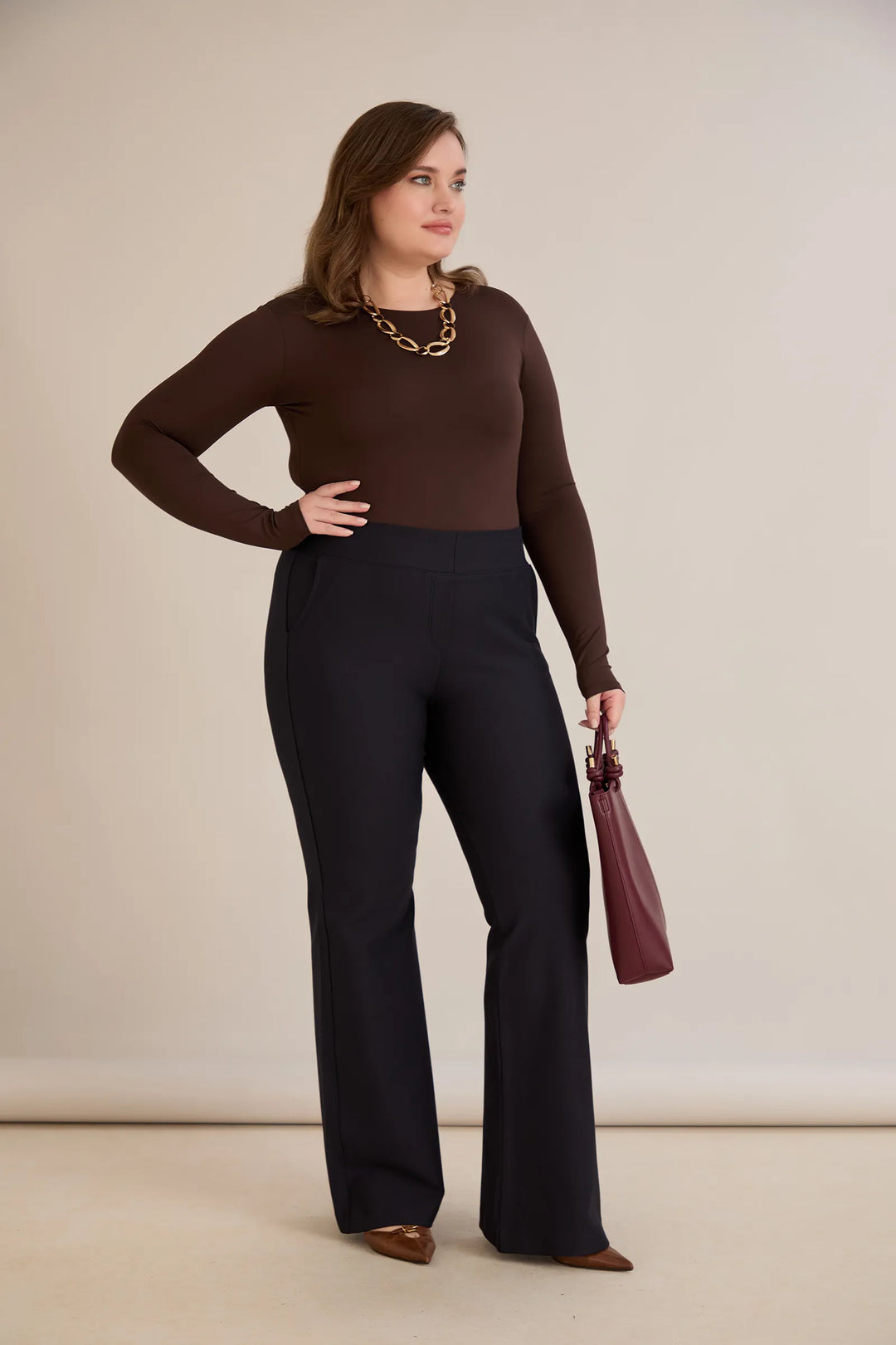 Hlače zvonolikog kroja s efektom oblikovanja