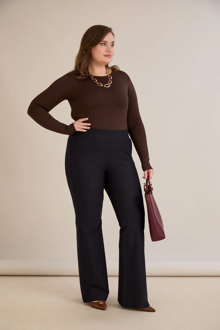 Hlače zvonolikog kroja s efektom oblikovanja