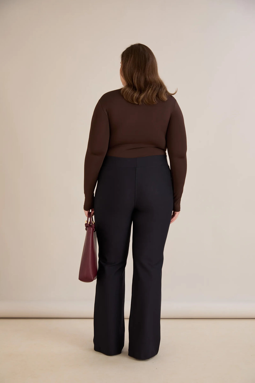 Hlače zvonolikog kroja s efektom oblikovanja