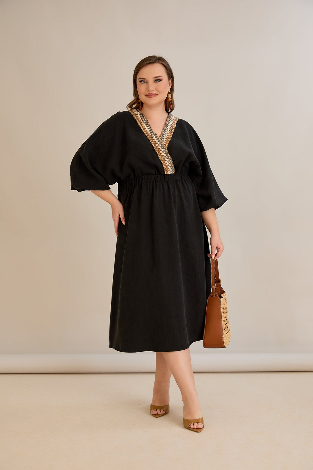 Tencel haljina s ukrasnim dekolteom i elastičnim strukom - Crna - 10964