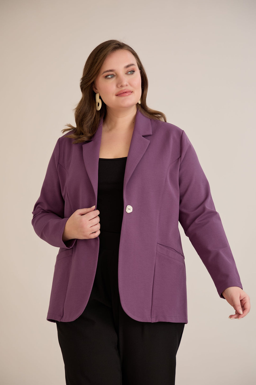 Sportsko-elegantni sako s reverom i kopčanjem – Lila