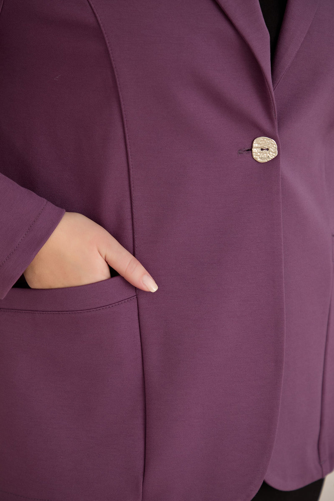 Sportsko-elegantni sako s reverom i kopčanjem – Lila