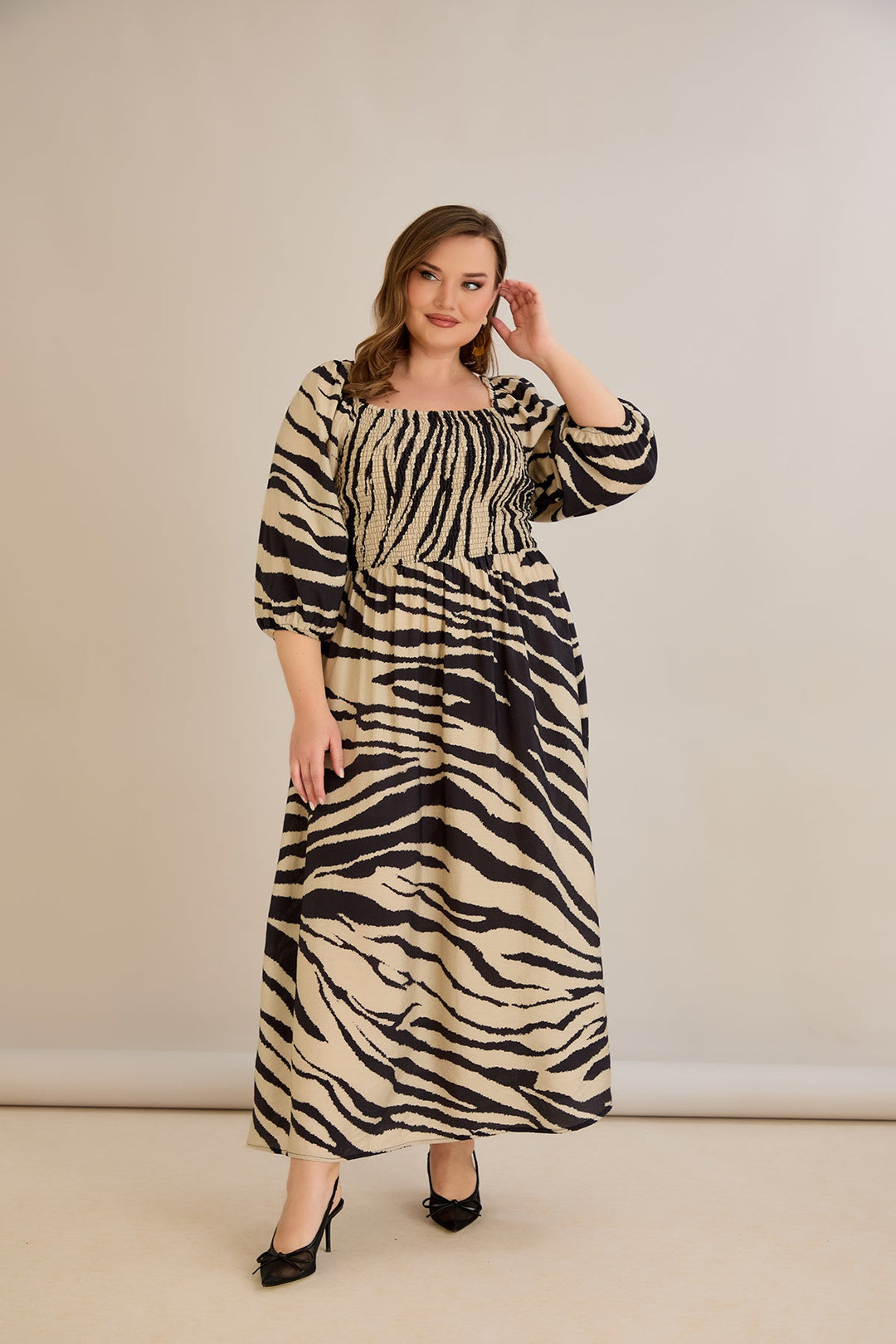 Duga ljetna haljina s kvadratnim izrezom – animal print