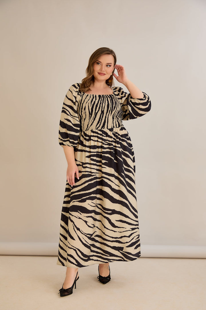 Duga ljetna haljina s kvadratnim izrezom – animal print