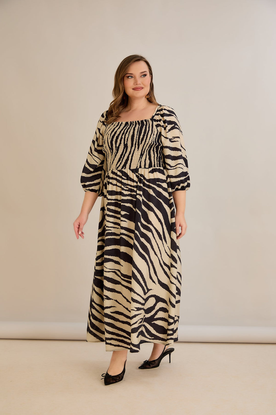 Duga ljetna haljina s kvadratnim izrezom – animal print