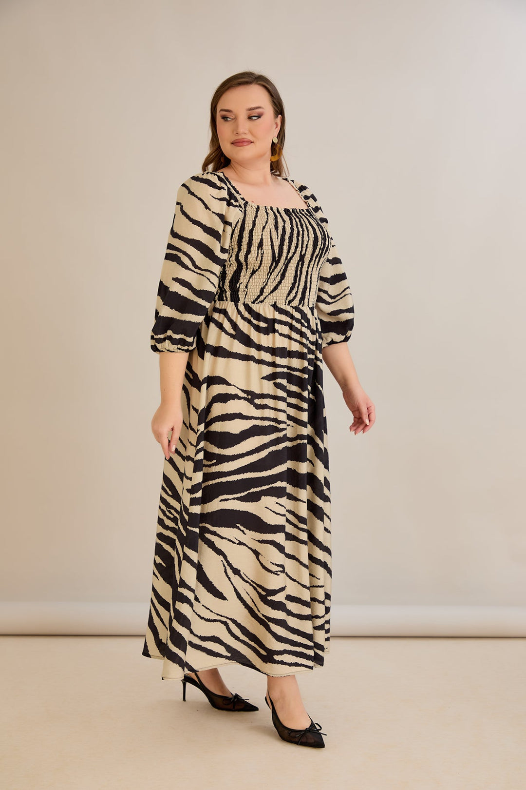 Duga ljetna haljina s kvadratnim izrezom – animal print