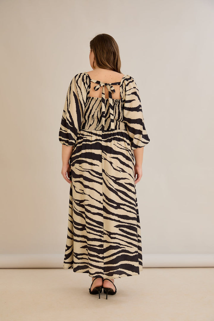 Duga ljetna haljina s kvadratnim izrezom – animal print