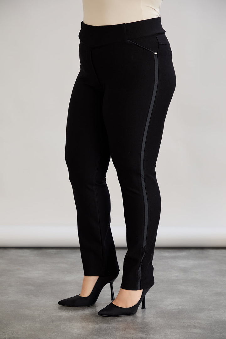 Modelirajuće hlače za punije žene Borisa - satenasti detalj