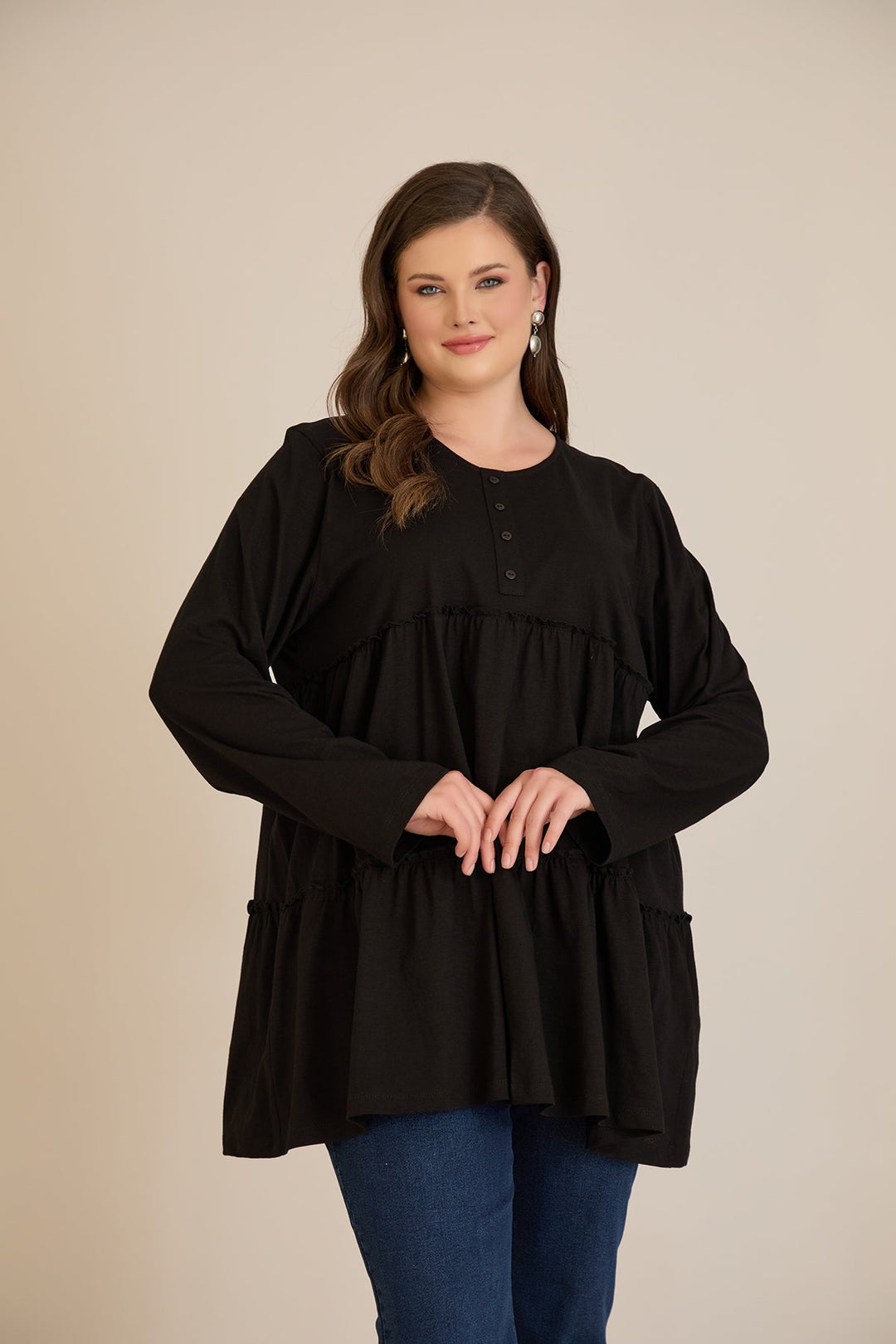 Pamučna ženska tunika s dugim rukavima u crnoj boji