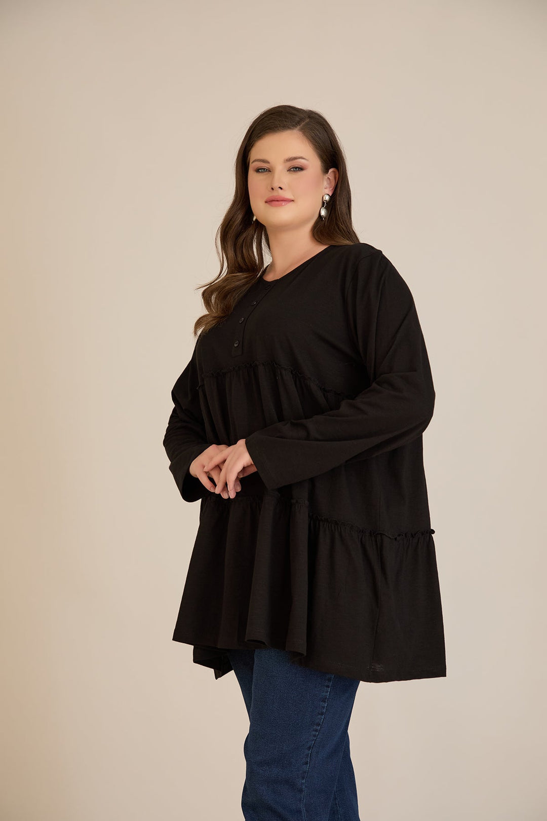Pamučna ženska tunika s dugim rukavima u crnoj boji
