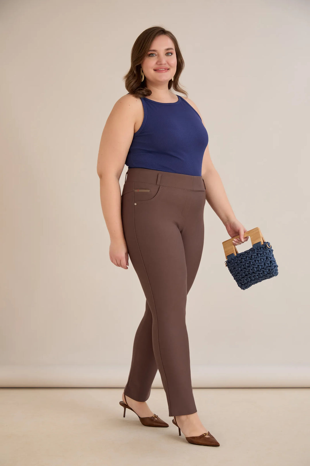 Hlače s efektom oblikovanja u vizon boji