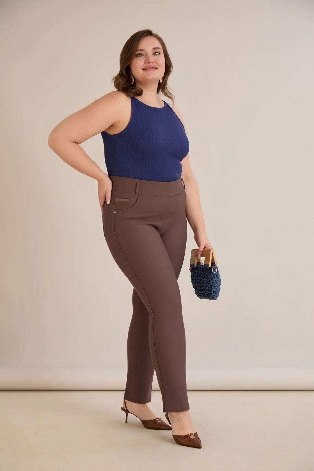 Hlače s efektom oblikovanja u vizon boji