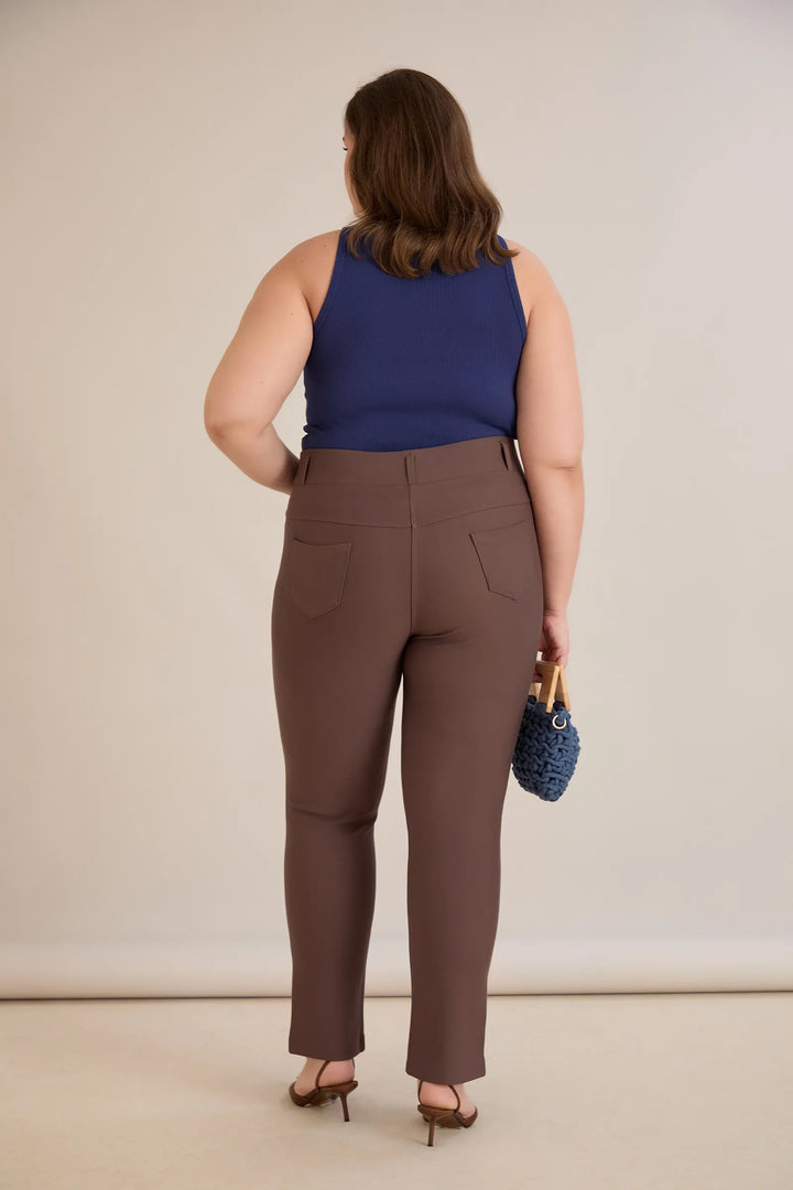 Hlače s efektom oblikovanja u vizon boji