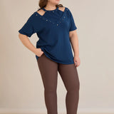 Plus size pamučna bluza s atraktivnim izrezom i perlama – Plava