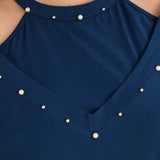 Plus size pamučna bluza s atraktivnim izrezom i perlama – Plava