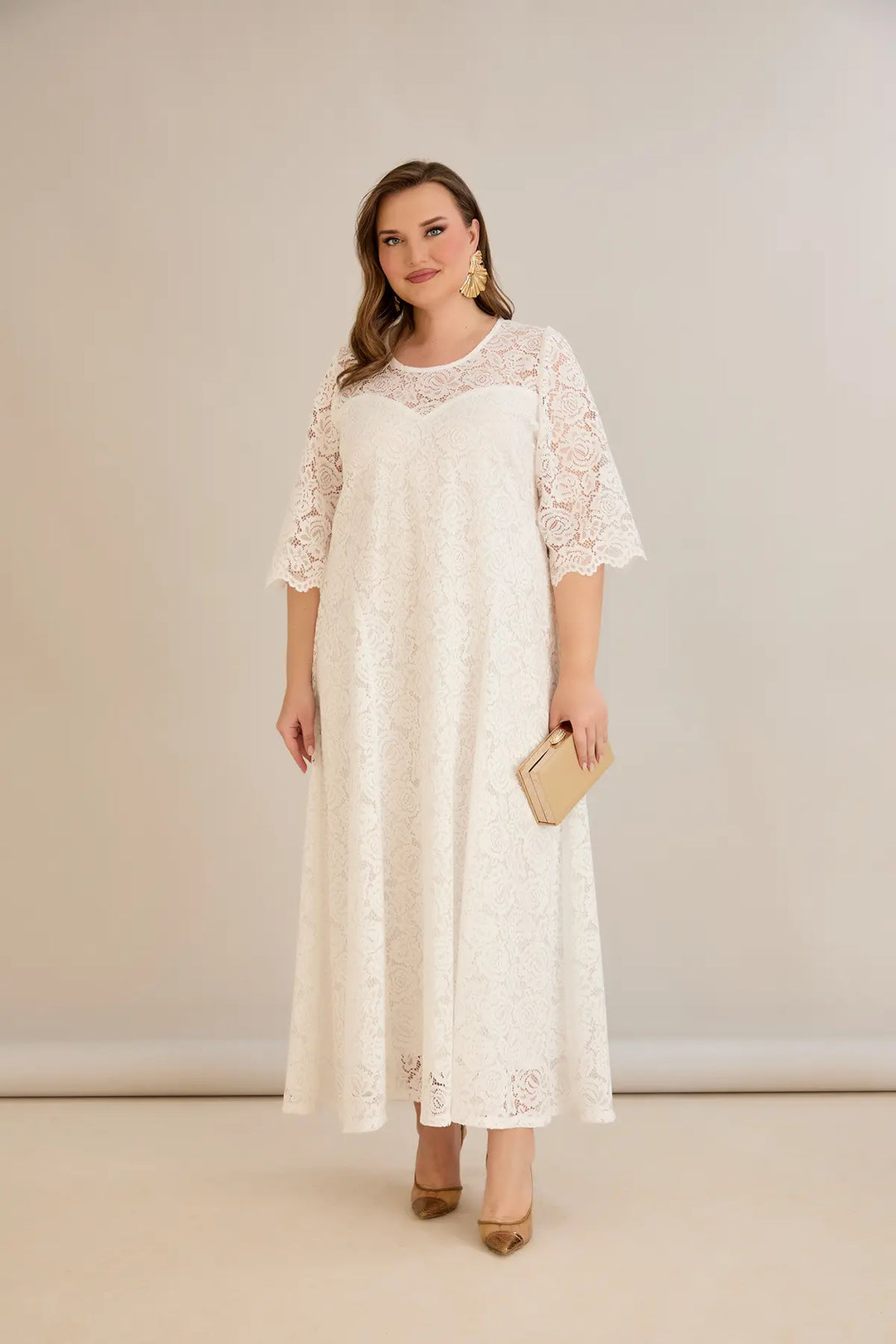 Duga vjenčanica A-kroja od čipke