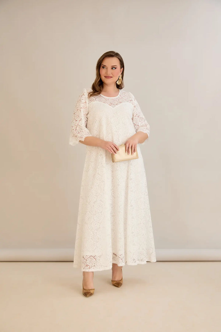 Duga vjenčanica A-kroja od čipke