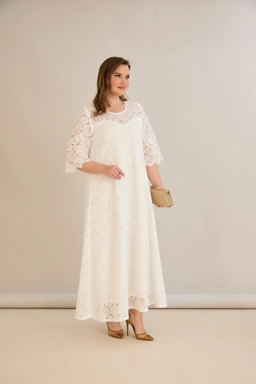 Duga vjenčanica A-kroja od čipke