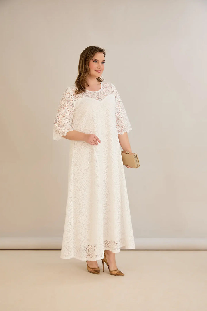 Duga vjenčanica A-kroja od čipke