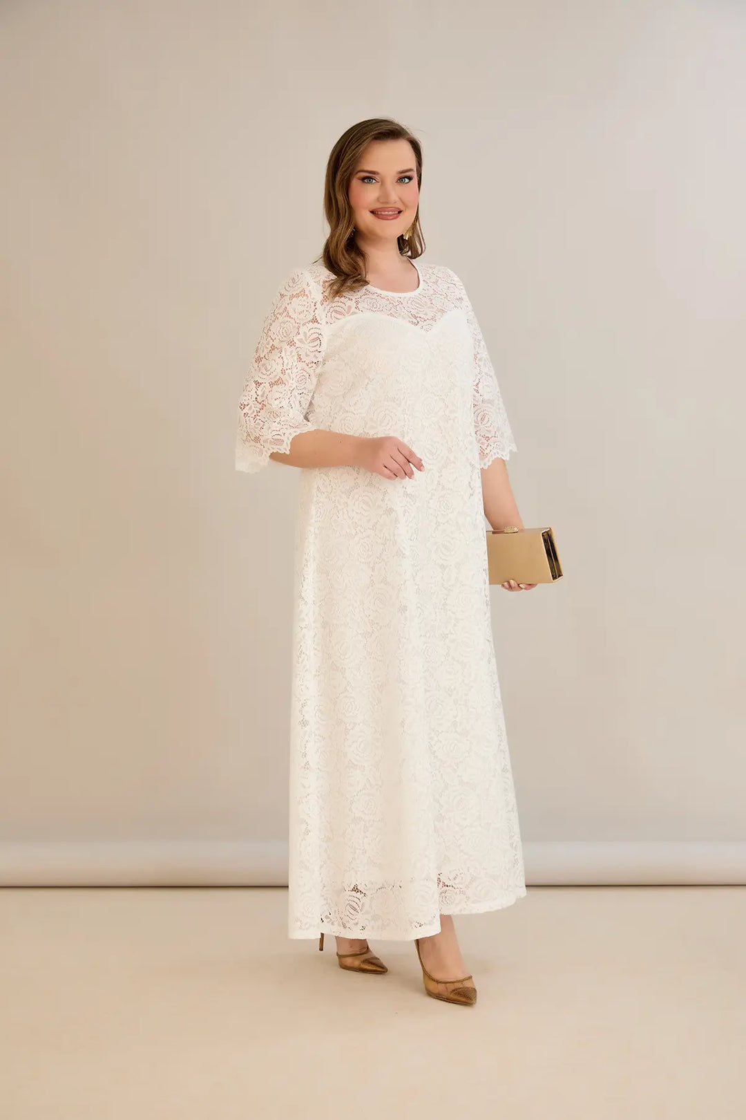 Duga vjenčanica A-kroja od čipke