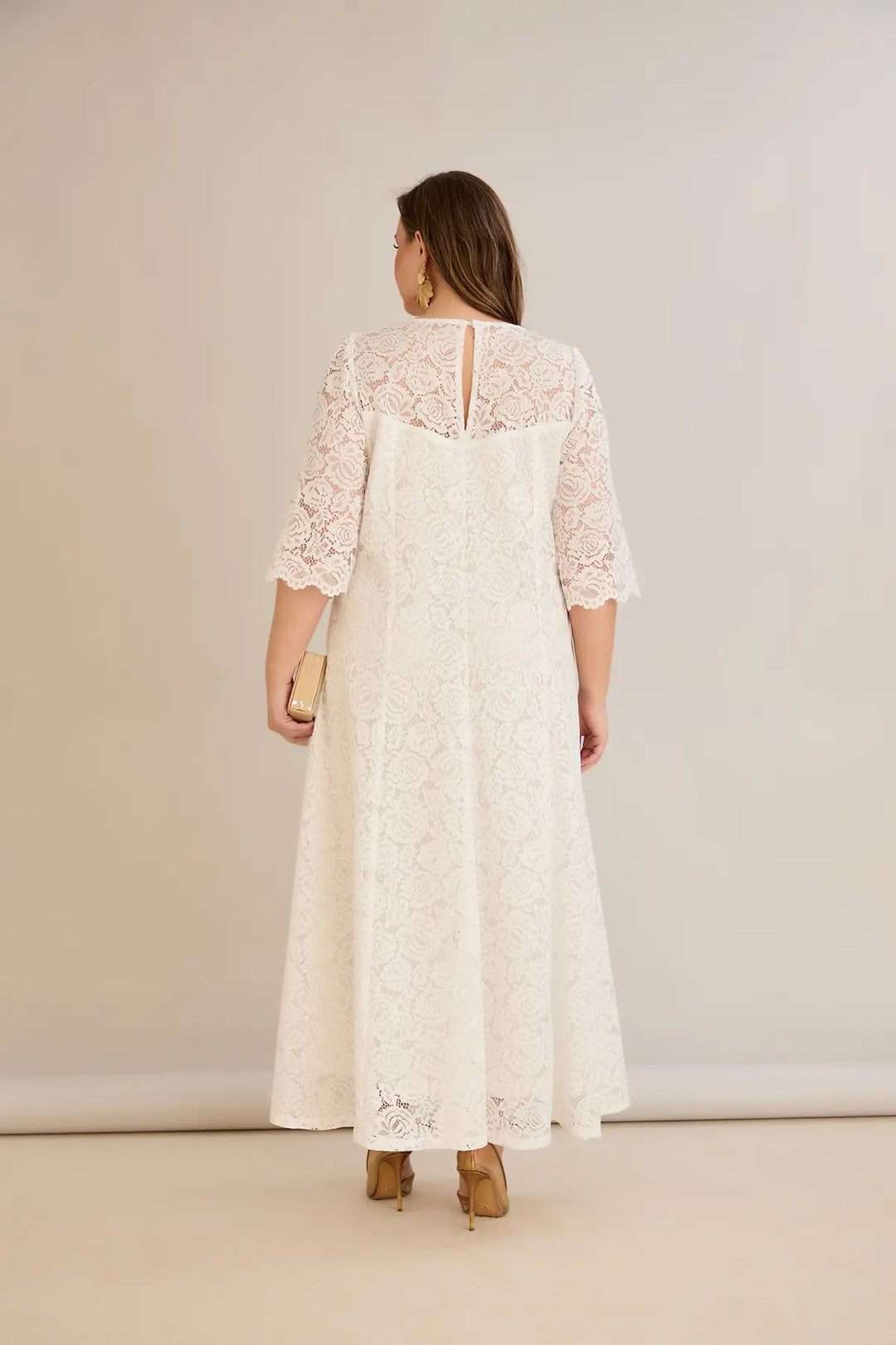 Duga vjenčanica A-kroja od čipke