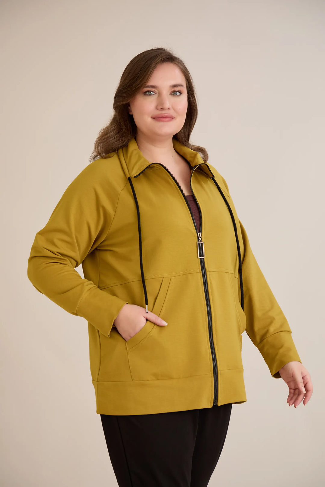 Gornji dio s patentnim zatvaračem i džepovima –  Boja senfa