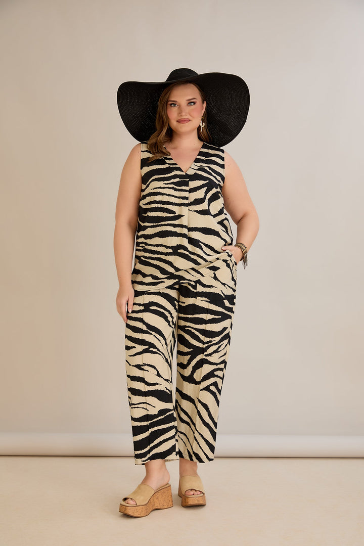 Ljetni set u velikim veličinama od 2 dijela: hlače + majica bez rukava.