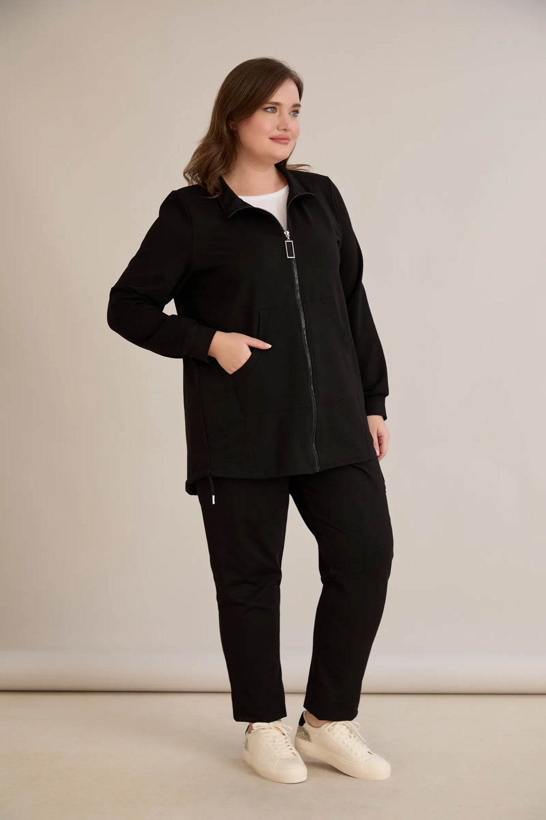 Gornji dio A-oblika s produljenim stražnjim dijelom – crni