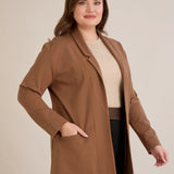 Sportsko-elegantni blejzer bez kopčanja u camel boji