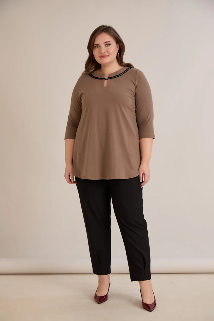 Pamučna tunika s efektivnim izrezom i srebrnim detaljem u moka boji