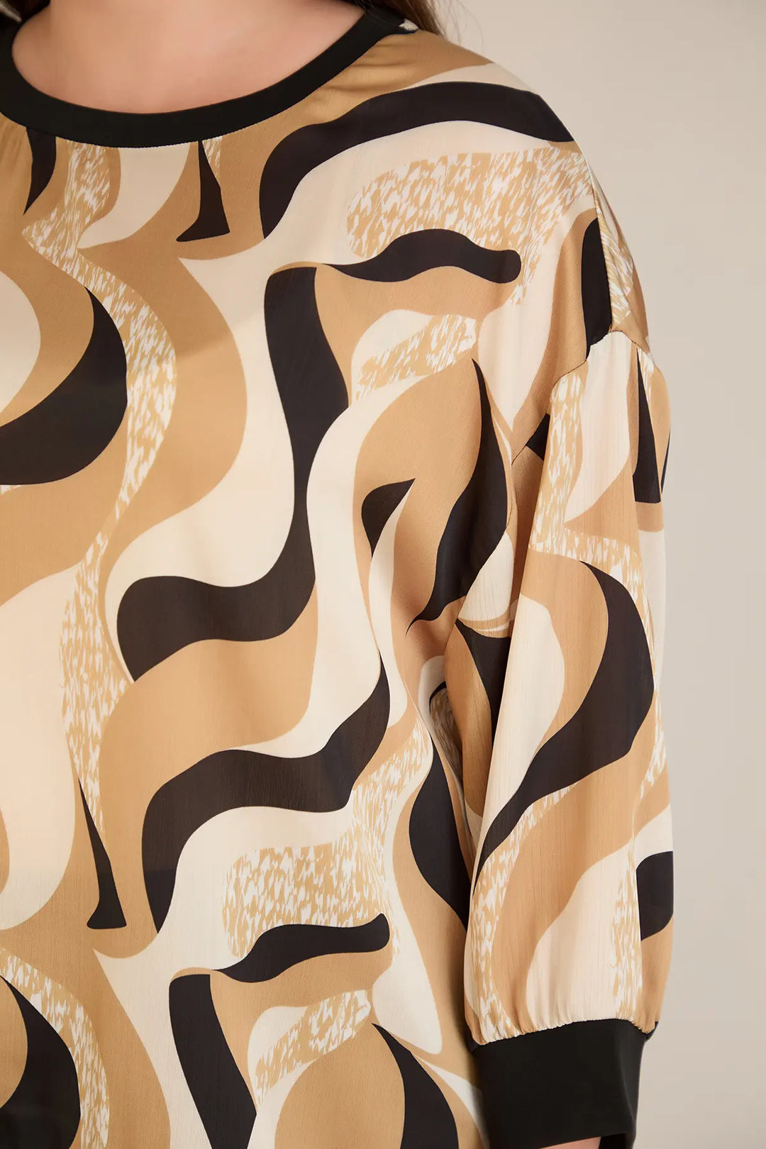 Elegantna bluza s pješčanim uzorkom