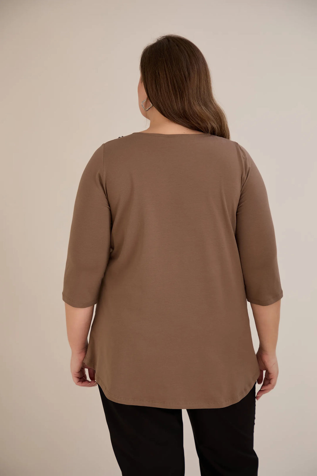 Pamučna tunika s efektivnim izrezom i srebrnim detaljem u moka boji