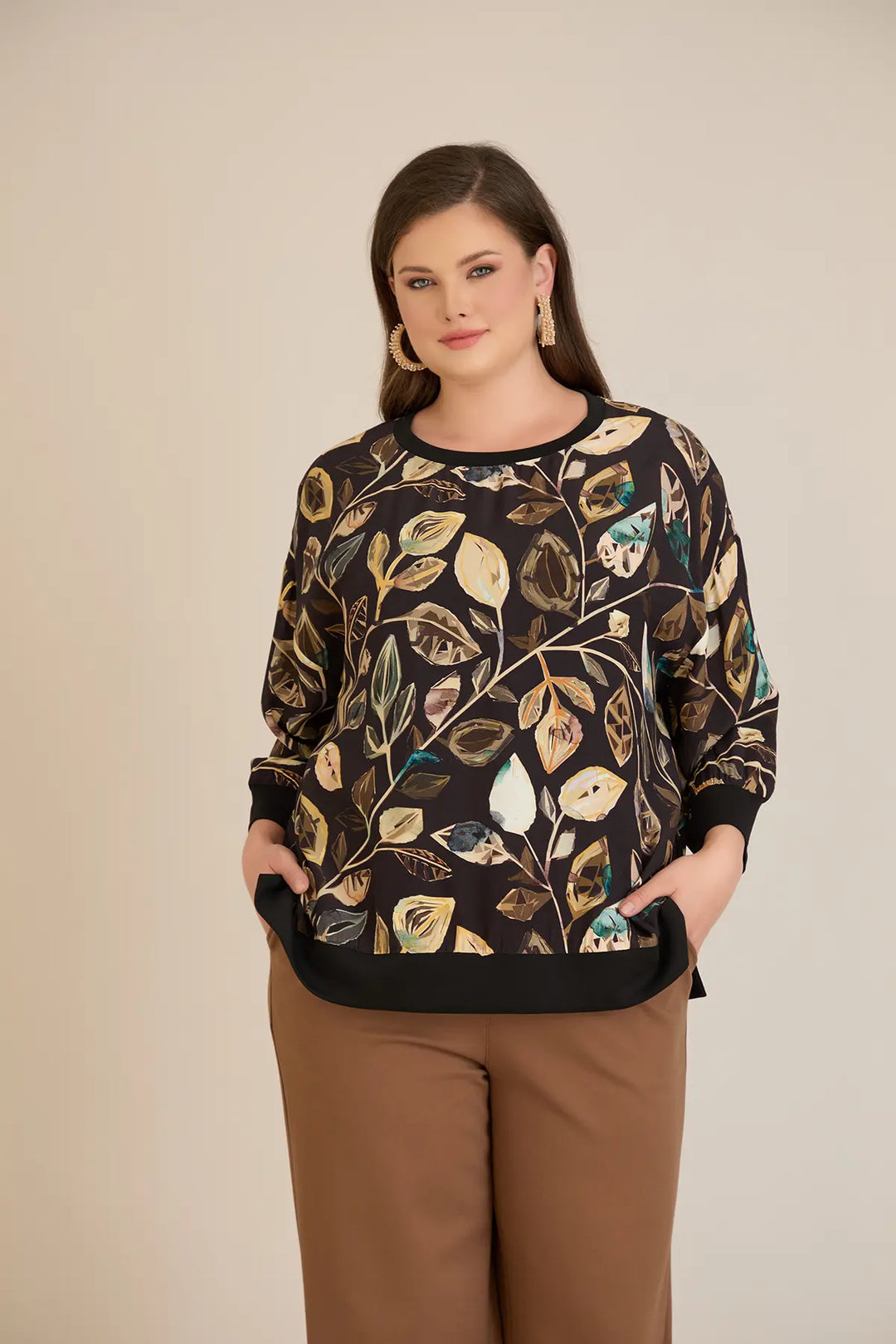 Jesenska elegantna bluza s motivom listova