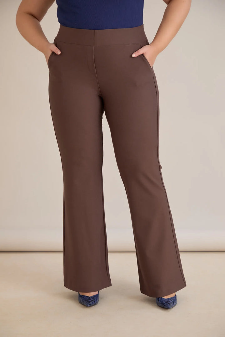 Hlače zvonolikog kroja s efektom oblikovanja