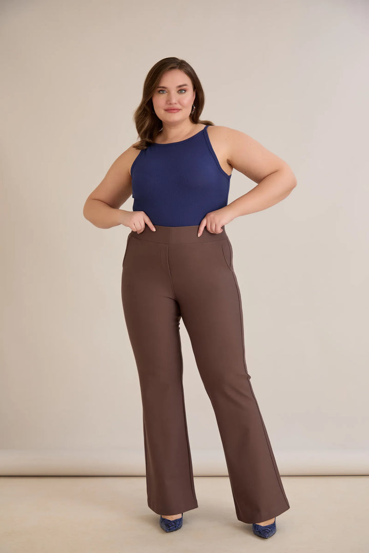 Hlače zvonolikog kroja s efektom oblikovanja