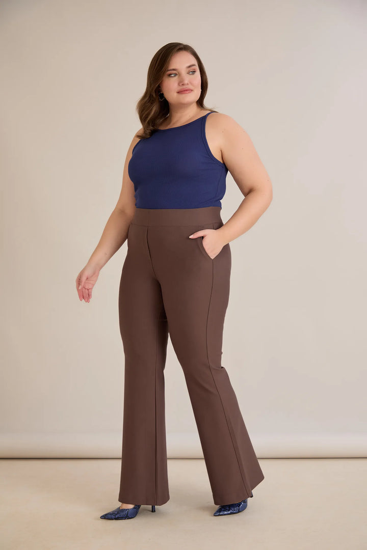 Hlače zvonolikog kroja s efektom oblikovanja